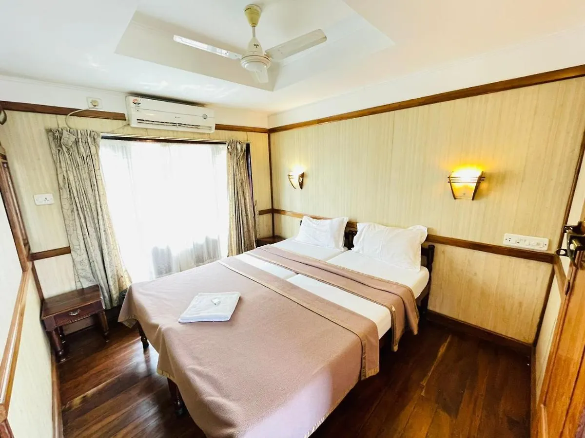 Kerala Boathouse Hotel Alappuzha 3*,