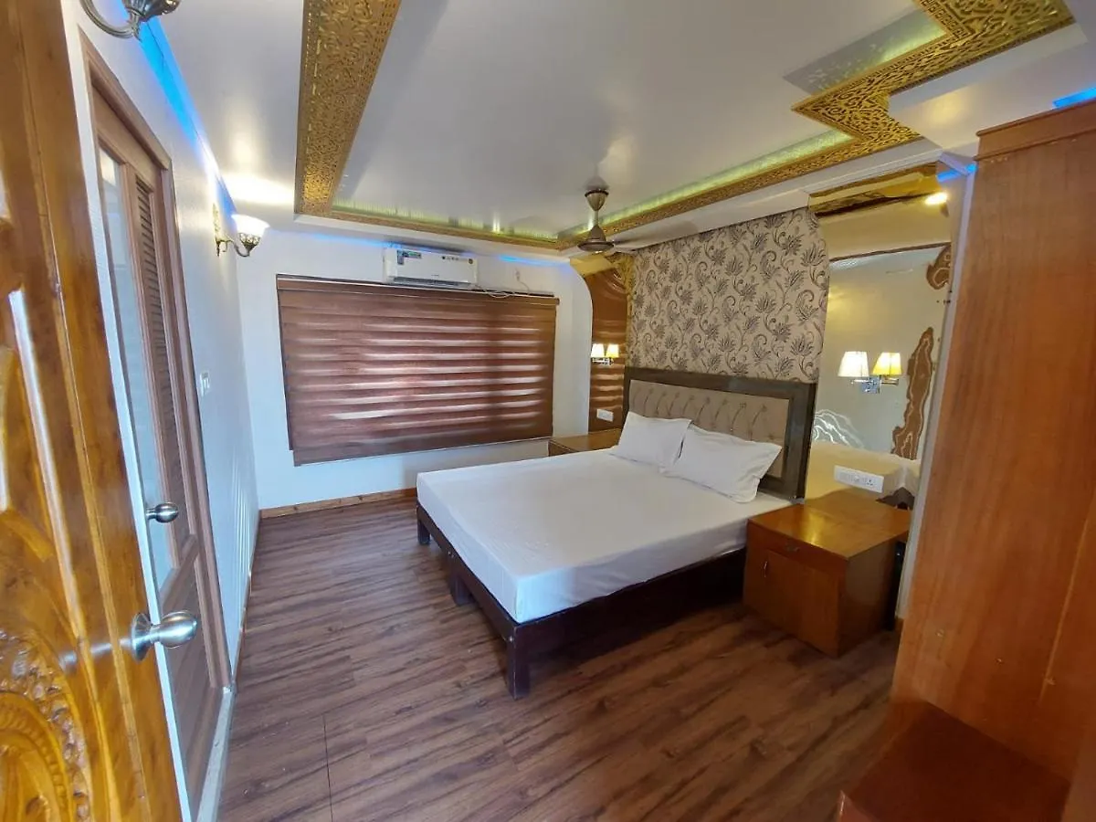 Kerala Boathouse Hotel Alappuzha