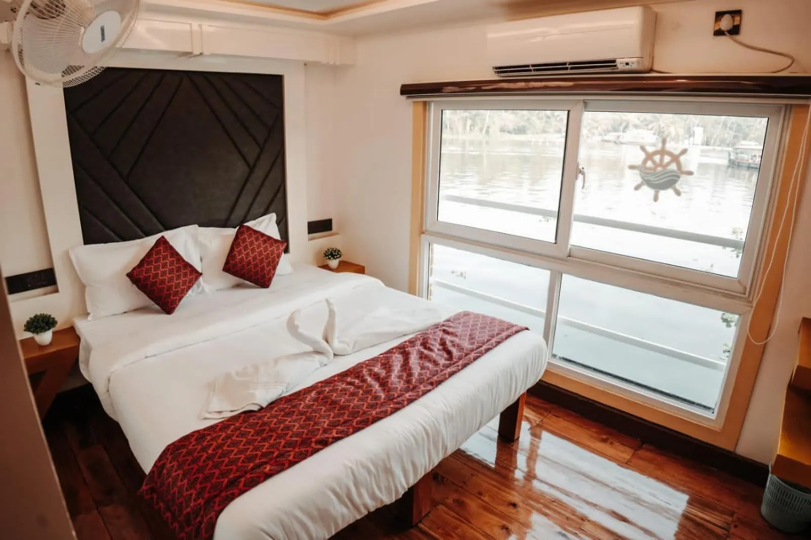 Kerala Boathouse Hotel Alappuzha Botel