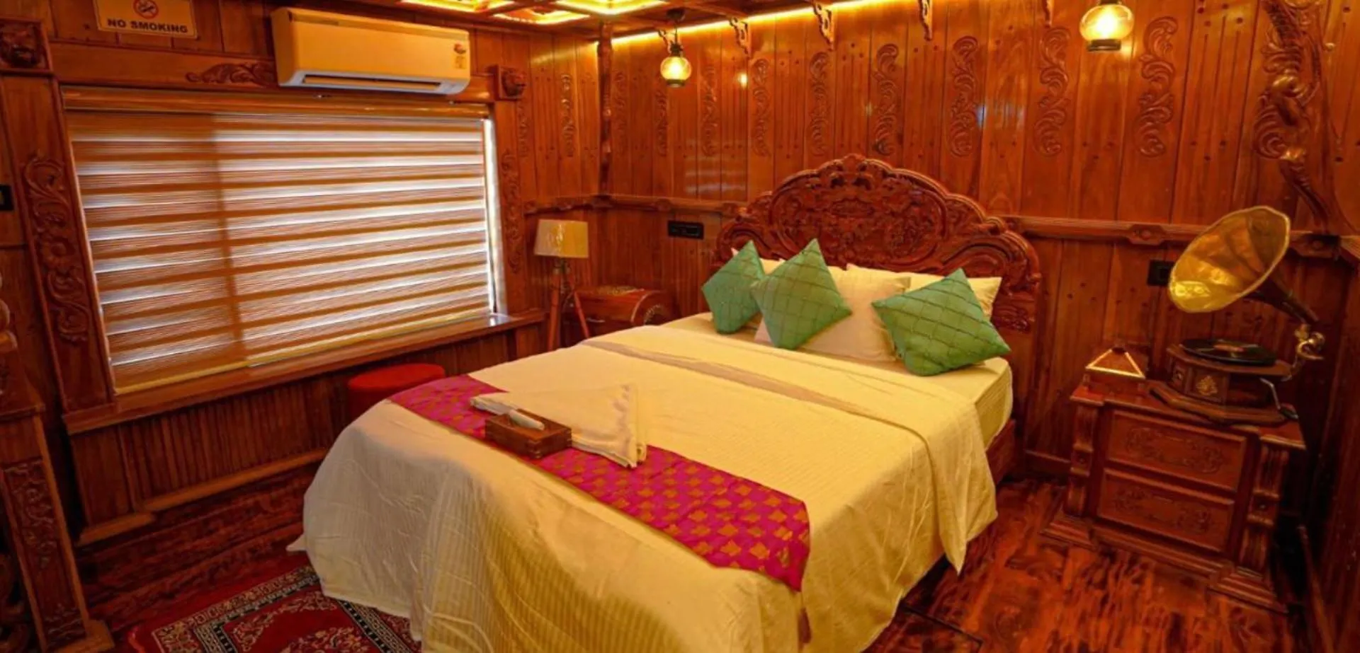 Kerala Boathouse Hotel Alappuzha